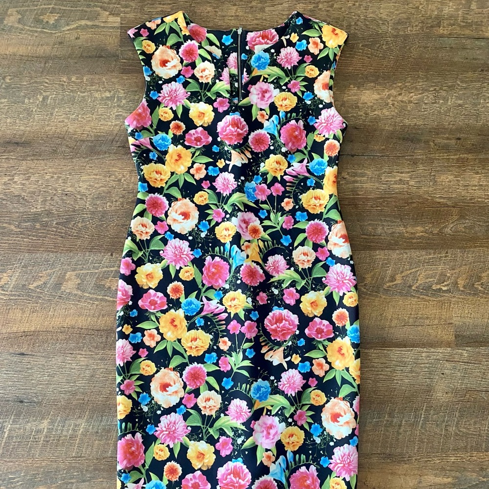 Beige by eci bright floral cap-sleeve dress size 6
